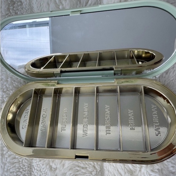 Dosey Seven Day Pill Compact in Sage Color NWOT - Picture 7 of 7